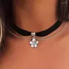 Choker Punk Retro Schlüsselbein Kette Colliers Schwarz Samt Halskette Für Frauen Hip Hop Schmuck Antike Silber Farbe Blume Anhänger Halsketten