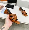 Designer Kvinnor Tofflor Tribute Mules Cross Slides Dam Släta lädersandaler Rhinestone Kombination Flip Flops Chunky High Heels