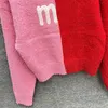 Modische Damenbekleidung, Pullover, kräftiges Farbschema, Rot, Rosa, Spleißpartikel, Plüsch, Buchstaben, langärmelige Pullover, elegante Designer-Damenoberteile