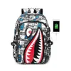 Designer Shark Pattern Ryggsäck kan ladda Mobiltelefon Batteri Avancerat Läder Stor kapacitet Unisex Ryggsäck Ungt Mode Tecknad Mönster Ryggsäck