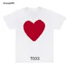 Märke 23SS Mens T-shirts Summer CDGS Play T Shirt Commes Short Sleeve Fashion Designer des Badge Garcons broderi Heart Womens M 9776