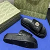 2023 Nouveau Designer Sandales Haut de gamme Luxe En Cuir Véritable Lettre Matsuke Fond Épais Fond Plat Classique Antidérapant Pantoufles Mode Pantoufles chaussures