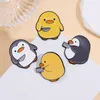 Pingouin petit canard jaune émail broche broche avec emblème mignon dessin animé épingles ins mode personnalisé sac chemise sac suspendu décoration sd060 E23