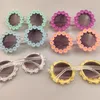 7 färg barns små daisy solglasögon söt blomma solglasögon flickor havet solglasögon utflykter 1-6 år gamla barns fashionabla glasögon trendiga cirkel sd054 E23