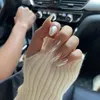 False Nails 24st Pearlescent White Mandel Fake Heltäcke Unik trendig färg Nageldekor för kvinnor och flickor dekor