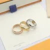 Mode Guld Ring Designer Kvinnor Män Brev Carving Kärlek Ring rostfritt stål lyxsmycken