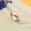 أزياء مصمم خاتم الذهب النساء رجال رسالة نحت حب خاتم الفولاذ المقاوم للصدأ المجوهرات الفاخرة