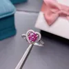 Küme halkaları kalp tarzı pembe moissanite yüzüğü 925 STERLING Gümüş 1CT Elmas Kadınlar İçin Tüm Beden Düğün Partisi Aşk İyi Hediye