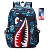 Designer Shark Pattern Ryggsäck kan ladda Mobiltelefon Batteri Avancerat Läder Stor kapacitet Unisex Ryggsäck Ungt Mode Tecknad Mönster Ryggsäck