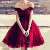 Partykleider LSYX Elegantes rotes schulterfreies Mini-Heimkehrkleid 2023, ärmellos, A-Linie, Schnürtüll, kurzes Abendkleid über dem Knie