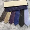 Herrslipsdesign Herrslipsar Mode Halsslips Brevtryckt Lyxdesigners Business Cravate Neckwear Corbata Cravattino med låda