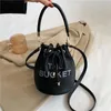 Bolso de diseñador de alta calidad Mujeres de lujo Bolso de cubo marca Bolso Bolso de hombro con cordón clásico Moda Bolso de cuero de grano completo Bolso bandolera