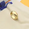 Mode Guld Ring Designer Kvinnor Män Brev Carving Kärlek Ring rostfritt stål lyxsmycken