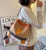 Дизайнерские женские сумки на плечах