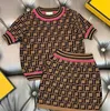 Set I più nuovi Abbigliamento per bambini Ragazze F Gonna firmata e camicia O collo Set Vestiti per bambini Tuta per bambini Completo estivo Completo per bambini Top Tees A