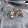 Versione alta KIVACLUB Carti Cow Head 1ct Pearl Ear Studs Orecchini di lusso con diamanti a bolle piccoli e di fascia alta