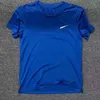 Ny sommartrend T-shirt high-end snabbtorkande kortärmad herrjacka som andas lös fitness löpning utomhussport casual herrjacka