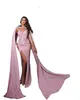 Sexy Side Slit Rose Élégant Satin Sirène Robes De Bal Avec Long Cape Wrap Paillettes Scintillantes Perlé Kaftan Dubaï Arabe Plissée Soirée Formelle Robes De Soirée CL2573