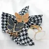 Szaliki szalik w stylu Vintage klamra kwiat róży motyl pierścionek z kryształem górskim broszki dla kobiet wydrążona broszka wiązany płaszcz klamry do paska akcesoria
