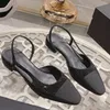 디자이너 드레스 슈즈 패션 디자이너 샌들 컬러 슬링 백 chunky heel squ는 발가락 샌들 6.5cm 높이 발 뒤꿈치 슬리퍼 양가죽 여자 신발입니다.