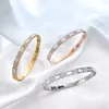 Neue koreanische Version des Schlangenknochen-Titanstahlarmbandes weiblich Galvanik 18 Karat Gold weiß Bei Man Diamant Schlangenschnalle Armband Großhandel G3338