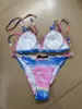 Kvinnor Trepunktsbaddräkt Mode Sommar Tvådelade Bikinidräkter Set med bokstäver Sexiga Strandbaddräkter Badkläder Kläder av hög kvalitet 38