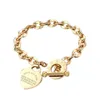 Gioielli famosi Le donne adorano i braccialetti Braccialetti in acciaio inossidabile con cuore in oro per il regalo della festa di compleanno