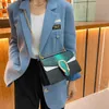 Bolso de diseño Venta al por menor Venta al por mayor Familia Mujer 2023 Nueva moda Patrón de cocodrilo Wtern Estilo Cadena Un hombro Msenger