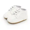 Buciki moda na co dzień urodzone buty dziewczynka chłopiec miękka podeszwa antypoślizgowe PU skórzane tenisówki trenerzy Prewalker czarny biały 0-18M