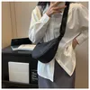 Åkpåse Japansk Dumpling Bag Cross Body Bag Dam Ny koreansk lättviktsväska Mångsidig Mesh Röd One Shoulder Plus bomullsväska