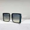 新しい高品質のXiaoxiangjiaの新しいTiktok Net Red同じ正方形のレタービッグサングラス女性の多才なサングラス7056