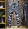 Herrjeans Herr Rippad Skinny Grå Elasticitet High Street Wear Lätt Hip Hop Frayed Homme Patchwork Biker Man jeansbyxor