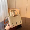 Lüks erkek plaj çantaları saman örgü raffias yazı tipi tote 2 boyutlu tasarımcı çanta omuz moda duffle debriyaj çantası kadın siyah haftalık crossbody tuvalet seyahat çantası