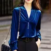 女性のブラウスレディース春ゴールドベルベットシャツ V ネックカジュアルトップス韓国スタイリッシュなボタンウエスタンシャツ高品質の服薄い緩い