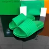 2023SS Slippers Женские тисненные французские франции Intercciato Slider Slider Мужские дизайнерские сандалии резиновые шлепанцы летние туфли Dearfoam Flat Belly Paraket T230710