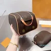 2023 Bolsas de cosméticos de 2 peças Bolsa de maquiagem de grife feminina Bolsa masculina de maquiagem Bolsa de mão Clutch Estampa Flores Letras Couro 5A