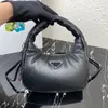 2023 Nuevo bolso de hombro para mujer Bolso cruzado de alta calidad hecho de piel de oveja forrada con correa para el hombro ajustable extraíble que se siente muy suave