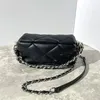 Bir küçük kadın çanta deri omuz çantası kadın crossbody çanta moda her şey küçük kare çanta zinciri koltuklu çanta yeni Koreli versiyonu