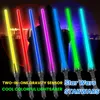 Bastões de luz led laser sabre de luz menino gril brinquedos cosplay brinquedo retrátil luz de som 2 em 1 7 cores espada laser brinquedo com conector para crianças presente de natal 230710