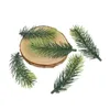 Fiori decorativi 10pcs Simulazione Acqua Erba Pino Ago Gradiente Decorazione murale per albero di Natale