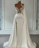 Abiti da sposa a sirena dal design unico con perle di perline Dubai arabo una spalla lunga avvolgere peplo abiti da sposa elegante spacco laterale in raso abiti da sposa CL2589