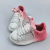 Luxus-Designer-Kinder-Basketballschuhe für Jungen und Mädchen, Turnschuhe, Farbverlaufsdesign, Babyschuh, Größe 26–35, inklusive Marken-Schuhkarton