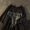 Camiseta para mujer Collar de estilo callejero negro oscuro camiseta de manga corta para hombres y mujeres ins verano suelto casual nicho retro hiptop ropa 230707