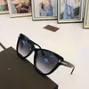 Mode Damen Markendesigner Tom Sonnenbrille Quadratischer Rahmen Sonnenbrille Show Design Sommerstil mit Originalverpackung