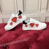 2023 Top Hot Luxurys Tênis de grife Sapatos em forma de placa masculinos Tênis de corrida combinando com cores pop tendência leve moda todos combinam com cores casuais com cadarço hc210802