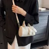 Mağaza tasarlanmış çantalar, ucuz sevimli el tipi küçük çanta kadın çizgi film baskılı yastık 2023 yeni yüksek kapasiteli crossbody satıldı