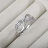 クラスターリング絶妙なシルバーカラーインフィニティリングインレイホワイトジルコン女性のブライダルジュエリー結婚指輪婚約恋人のギフト