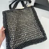 Schwarze Häkel-Tragetaschen für Damen, gewebt, modische Griffe, 36 x 38 cm, Stroh-Tragetaschen, bestickter Buchstabe, Logo, Tasche, Stoffladen-Handtasche, Sommer