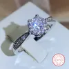 Nouveaux bijoux de mode Zircon anneaux de mariage ronds pour femmes fille 925 timbre Six griffes plein de bijoux en diamant en gros