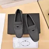 Scarpe italiane Top Bean Stile europeo Triangolo Mark Uomo Scarpe Mocassini firmati Scarpe da guida Mocassini morbidi di lusso in pelle Uomo Marca Mens Flats with Box